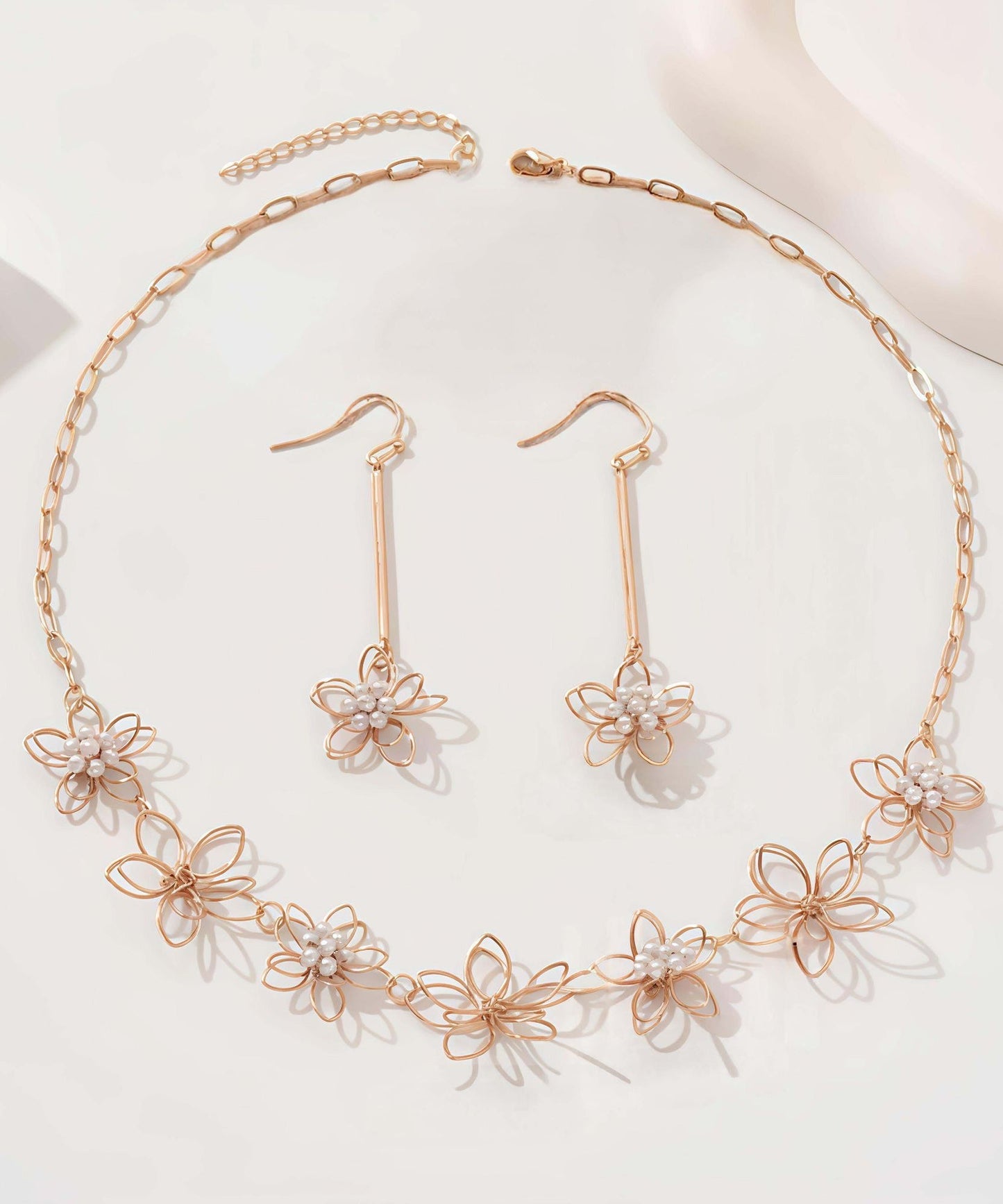 Fine Gold Metal Alloy Hollow Out Lariat Necklace and Drop Earrings Two-piece Set