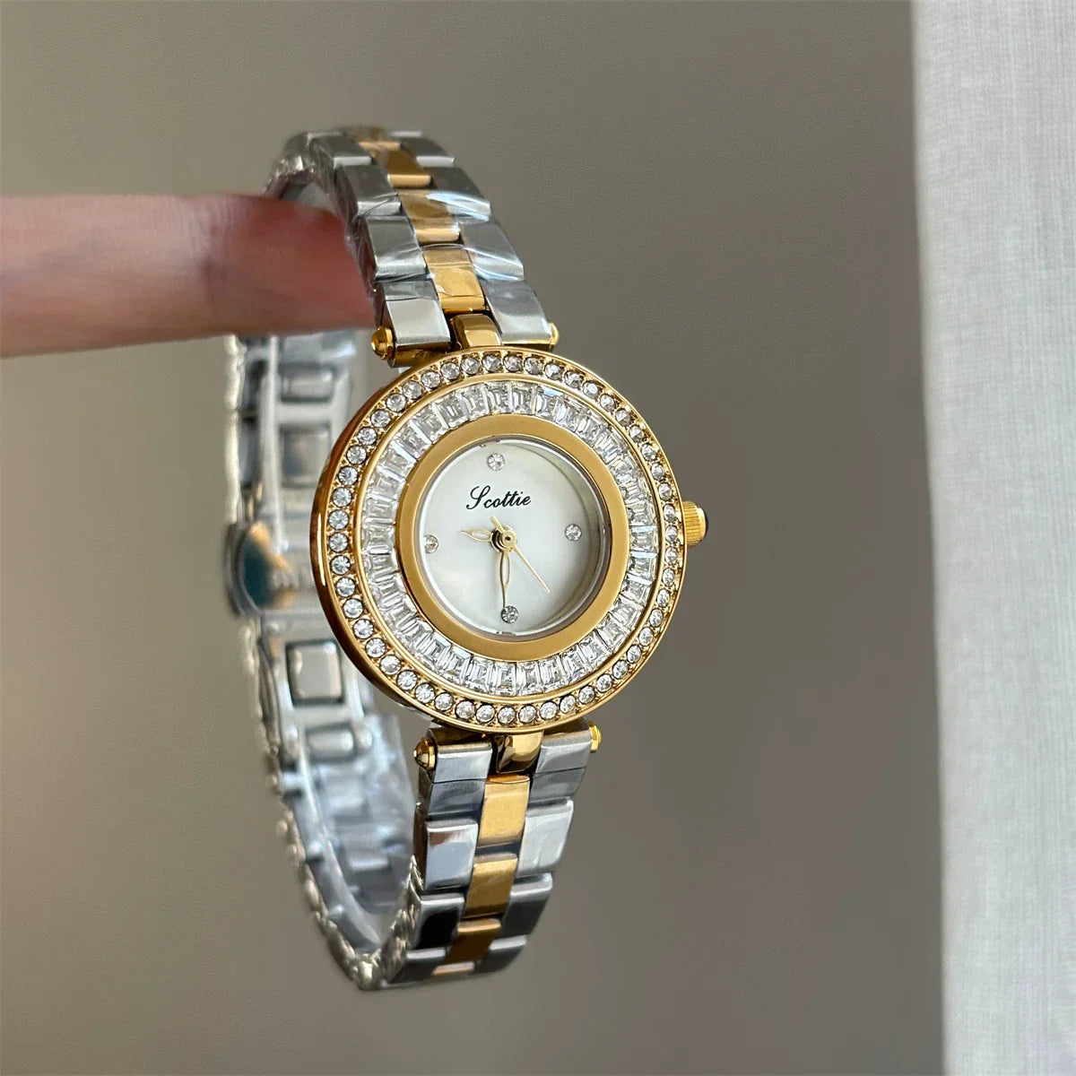 Round Dial Bracelet Watch