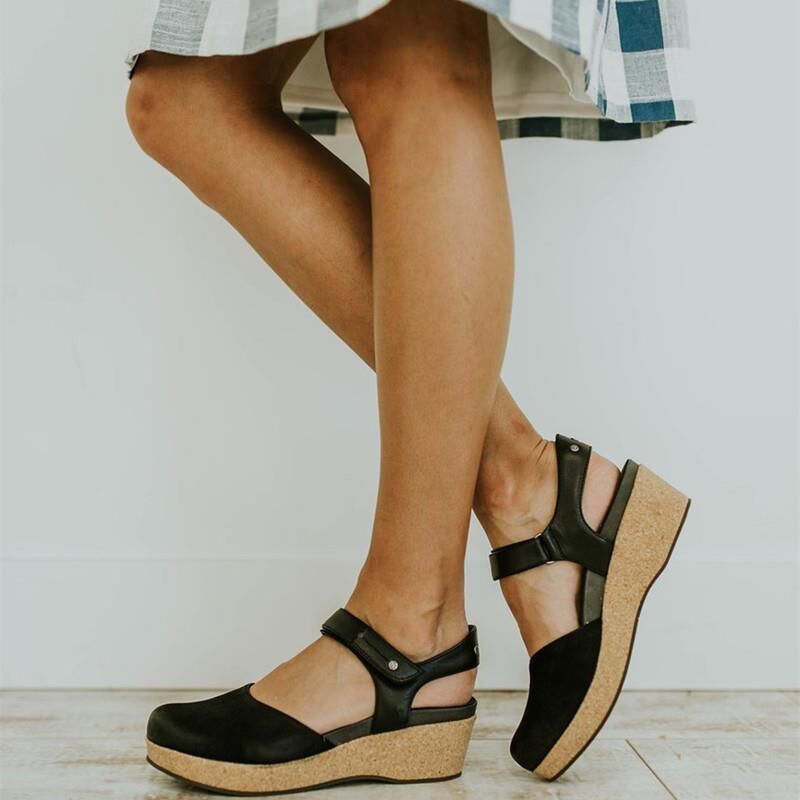 Graceful Orthopedic Sandals for Modern Look