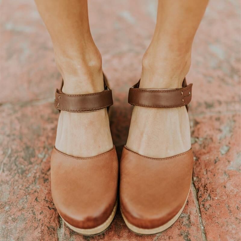 Graceful Orthopedic Sandals for Modern Look