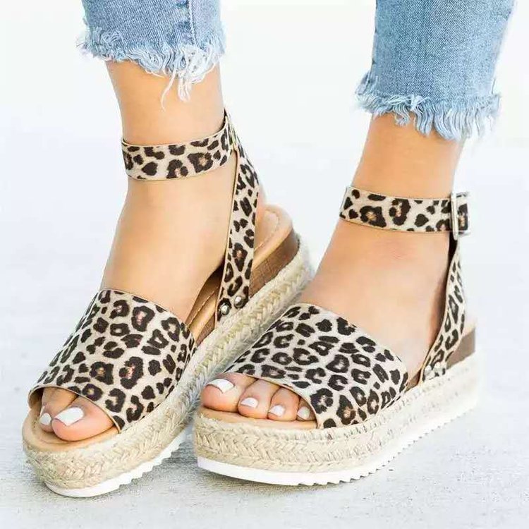 Chic Orthopedic Sandals with Unique Design