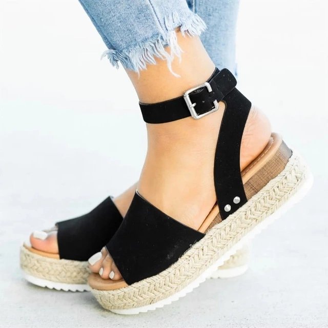Chic Orthopedic Sandals with Unique Design