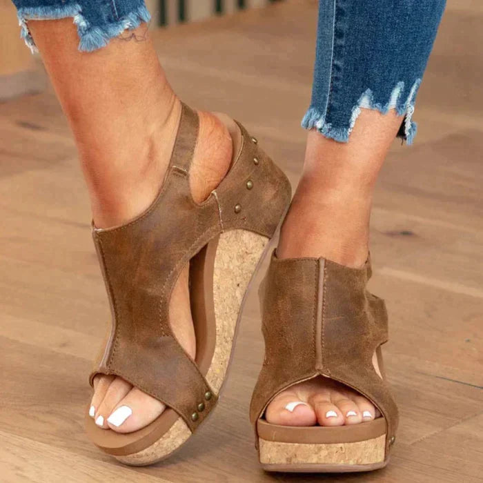 LM | Elegant summer wedge sandals