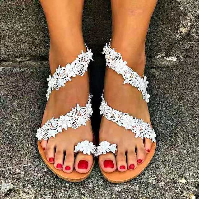 LM | Elegant lace sandals