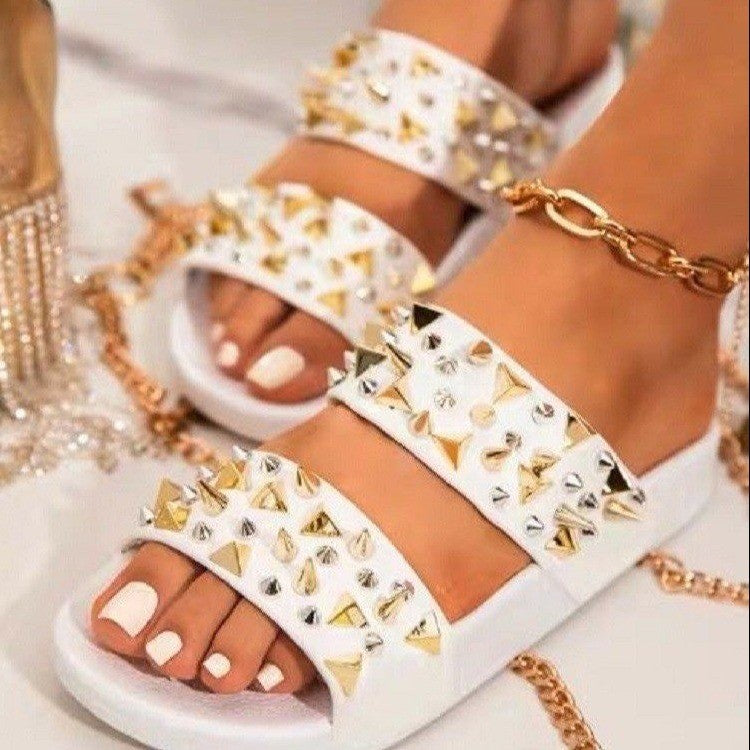 Graceful Orthopedic Sandals for Modern Look