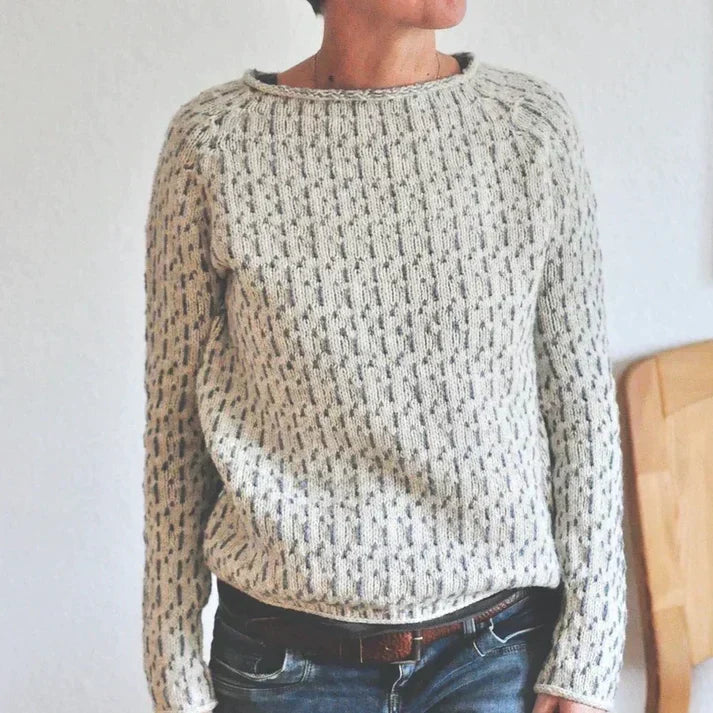 LM | Chic gray sweater with boat neckline