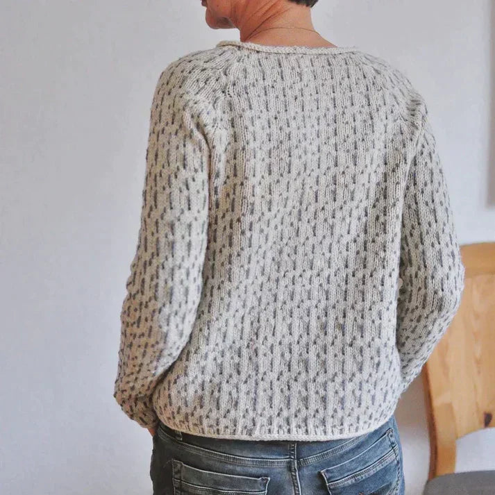 LM | Chic gray sweater with boat neckline
