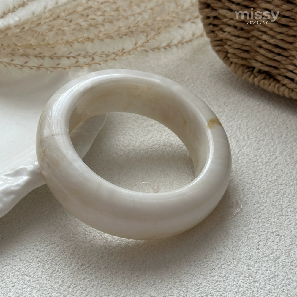 Monroe Sculpted Resin Bangle