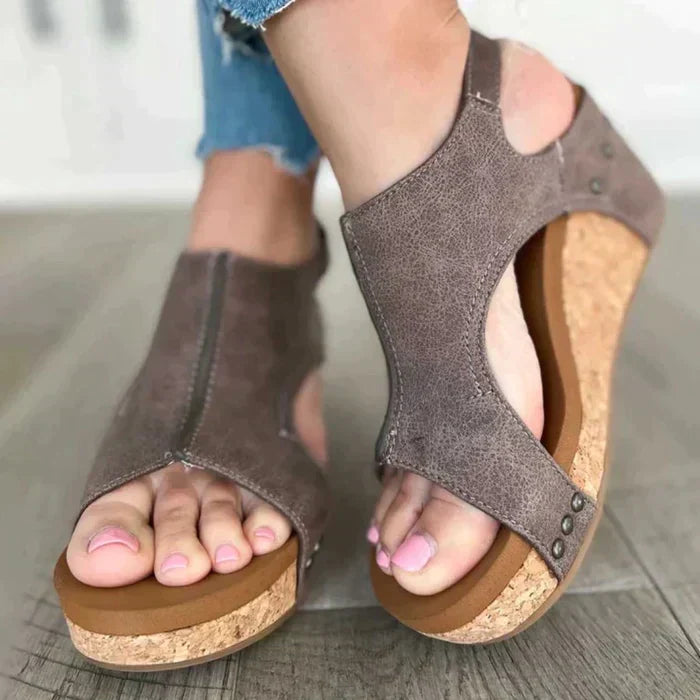 LM | Elegant summer wedge sandals