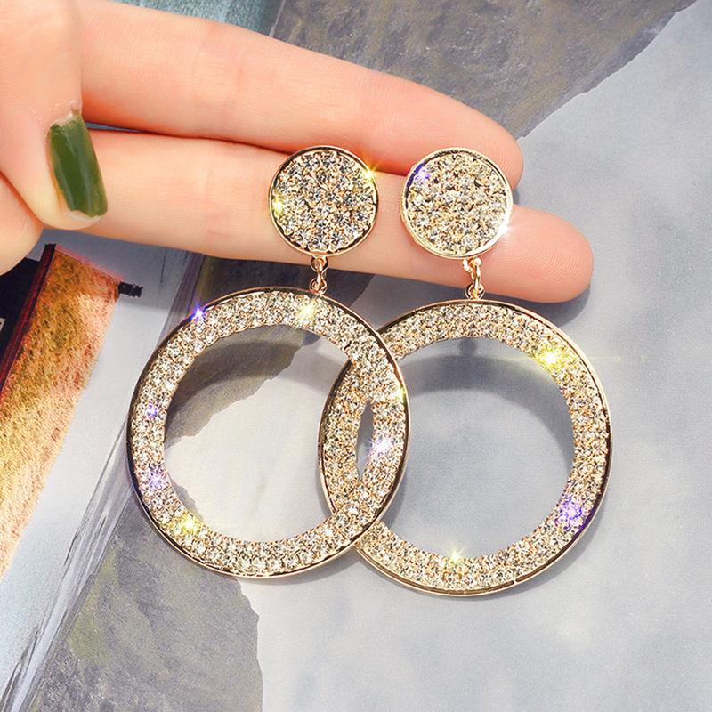 Elegant Gold Earring for Every Occasion