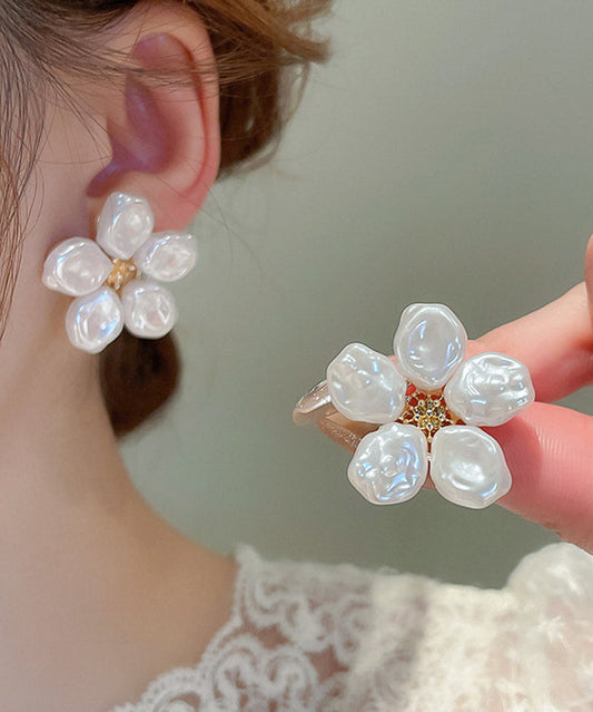 White Alloy Wrinkled Pearl Stud Earrings