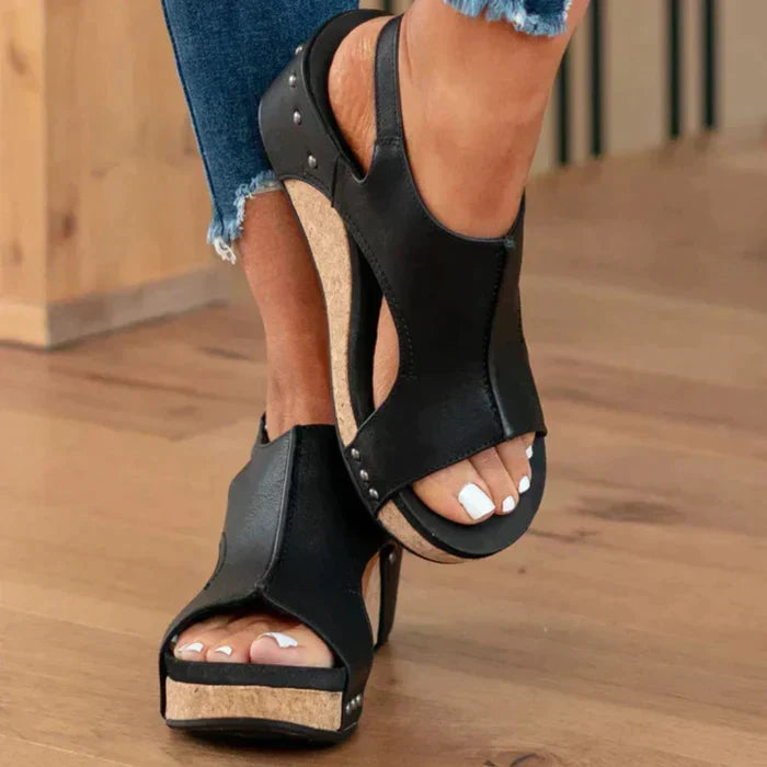 LM | Elegant summer wedge sandals