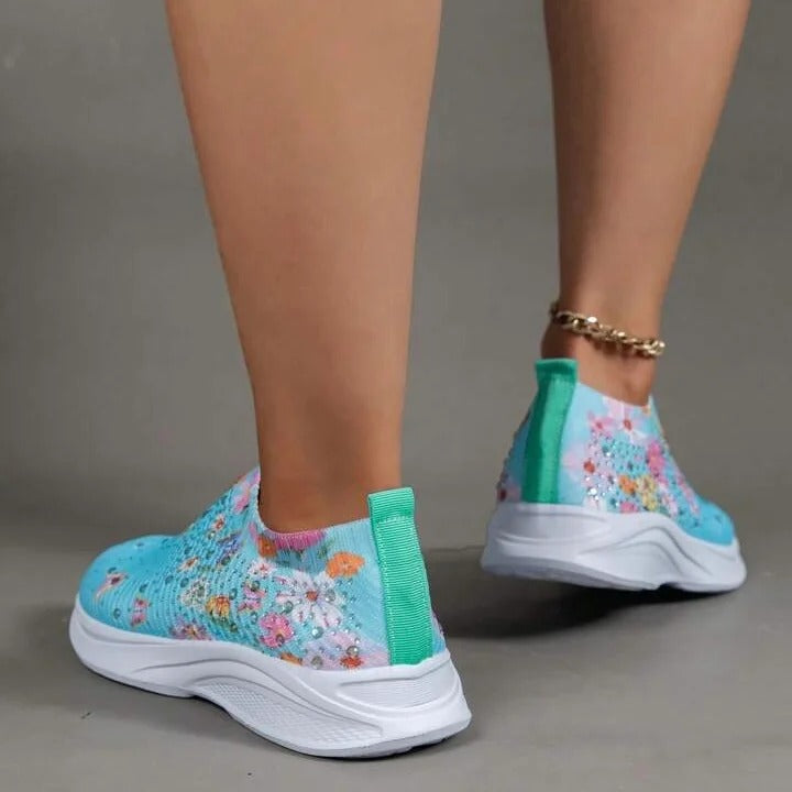 LM | Stylish, breathable slip-on sneakers