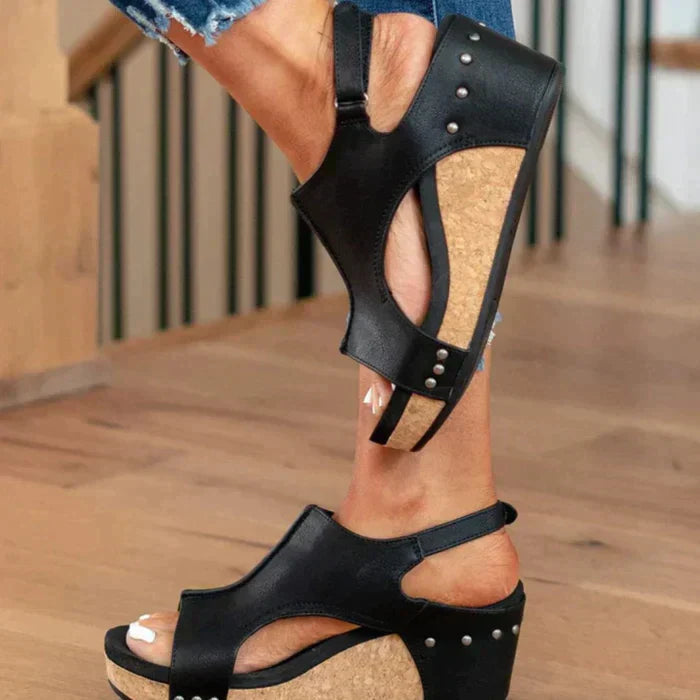 LM | Elegant summer wedge sandals