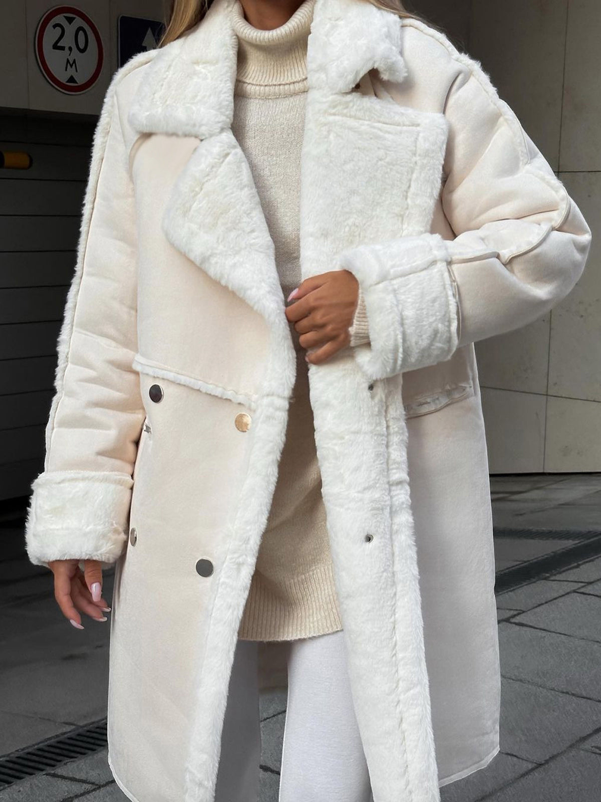 Meta | Trendy and Elegant winter Coat
