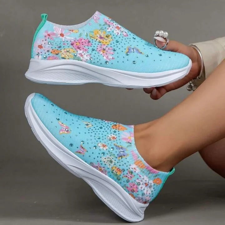 LM | Stylish, breathable slip-on sneakers