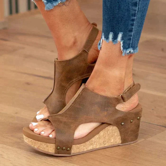 LM | Elegant summer wedge sandals