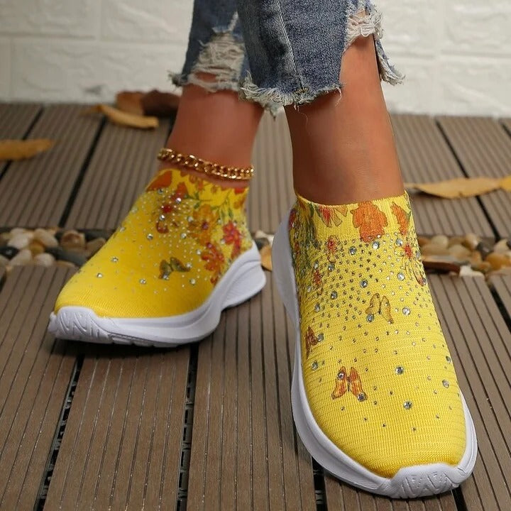 LM | Stylish, breathable slip-on sneakers