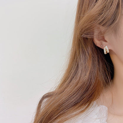 [] Alexa 9 to 5 Earrings