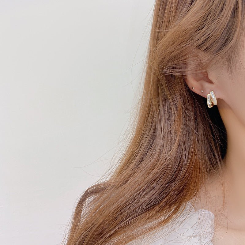[] Alexa 9 to 5 Earrings