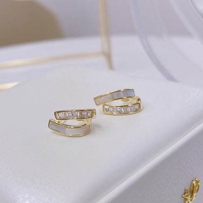 [] Alexa 9 to 5 Earrings