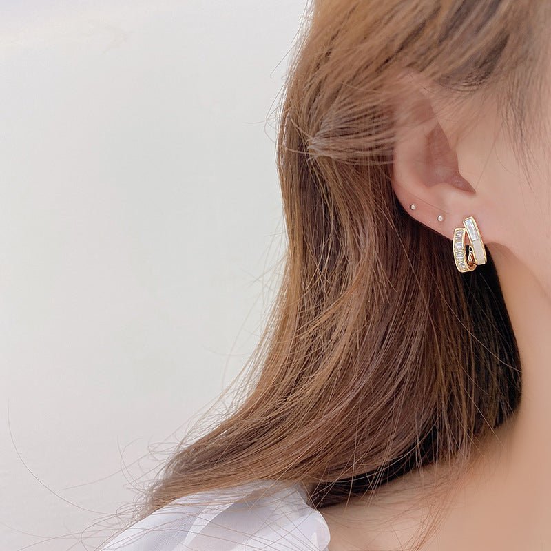 [] Alexa 9 to 5 Earrings