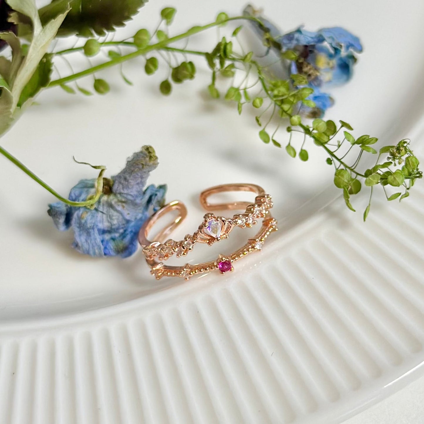 [] Valentina Tiara Ring in Rose Gold