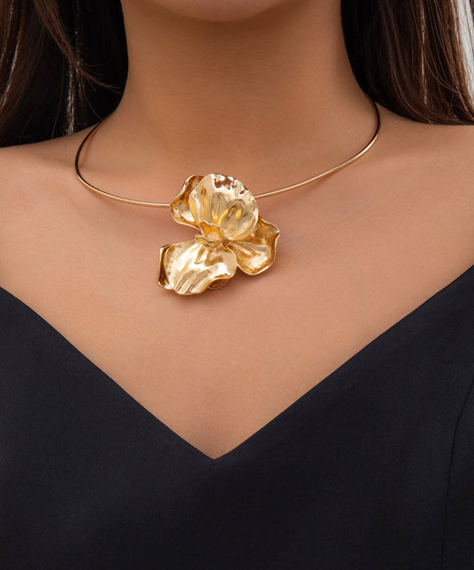 Boutique Gold Metal Wrinkled Pendant Necklace Ra036