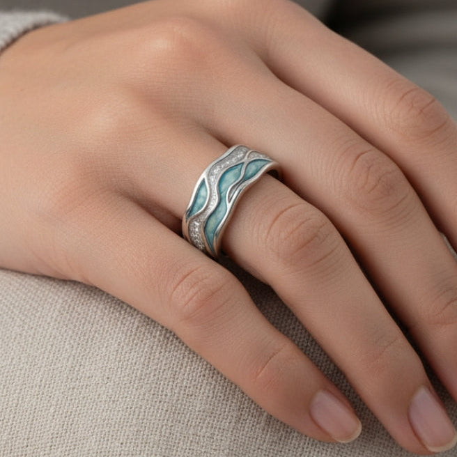 Classic Silver Ring with Timeless Appeal