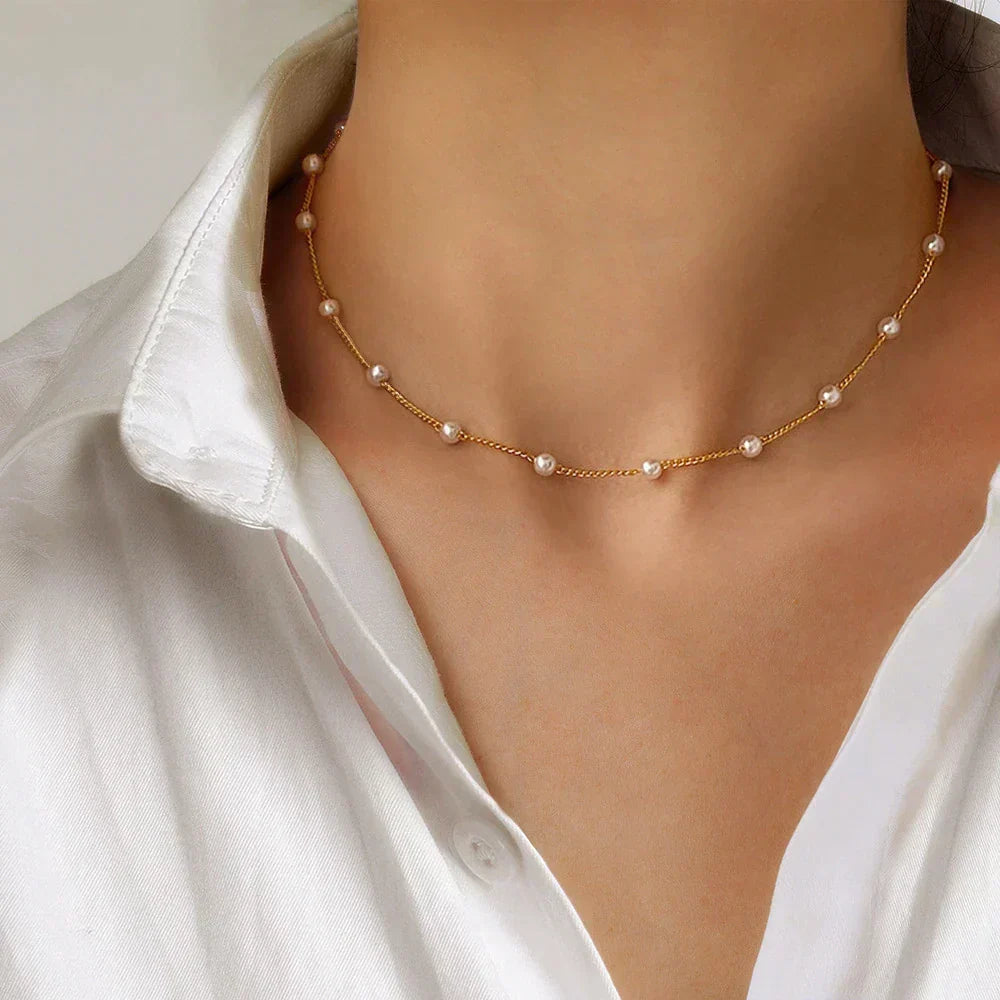 Romantic Gold Necklace for Special Moments
