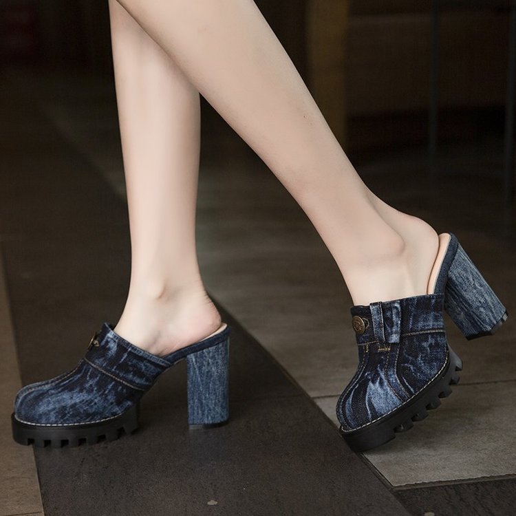 Chic Orthopedic Sandals with Unique Design