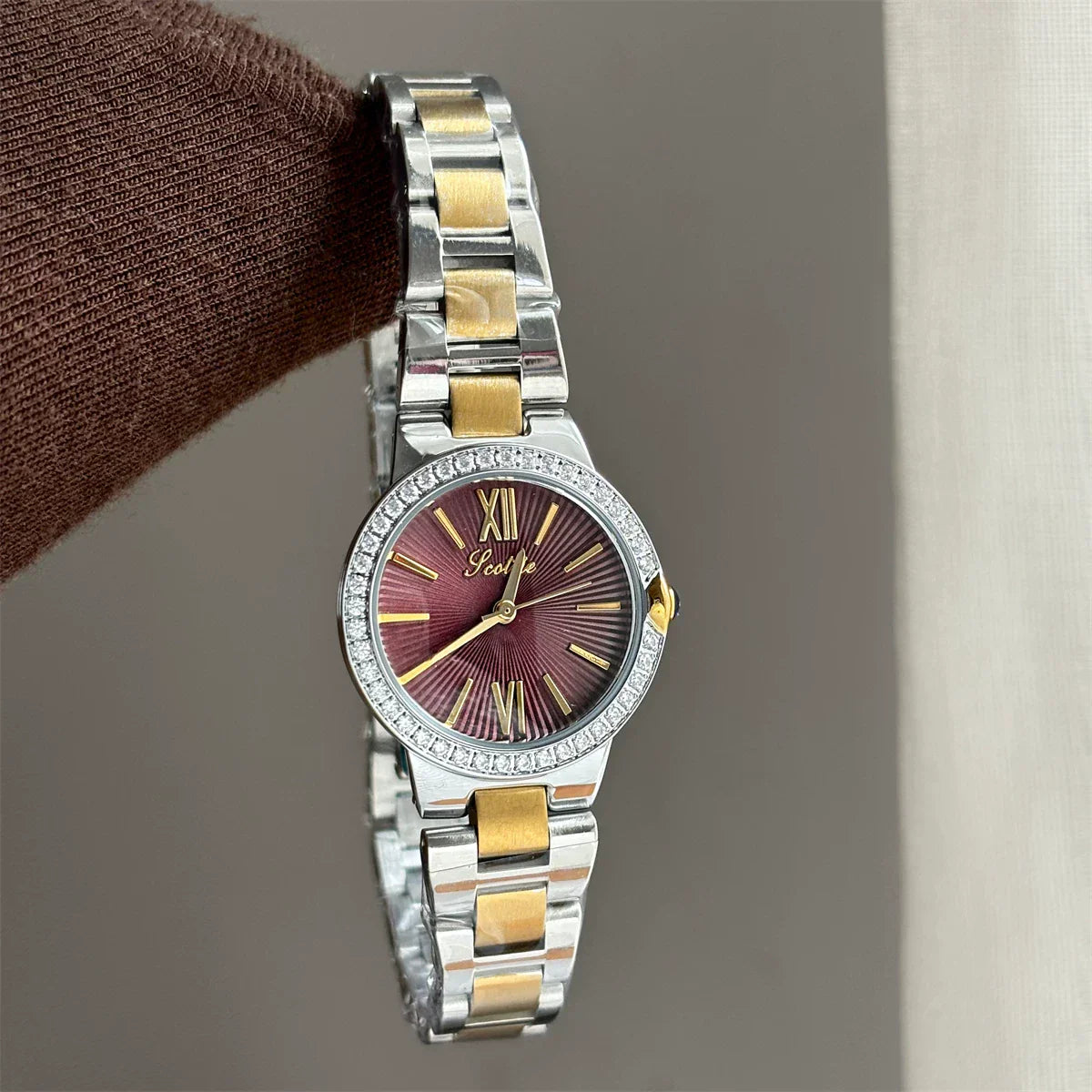 Minimalist Round Dial Bracelet Watch