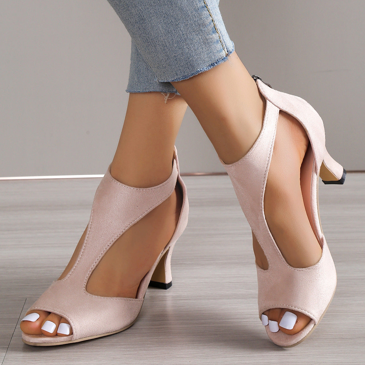Graceful Orthopedic Sandals for Modern Look