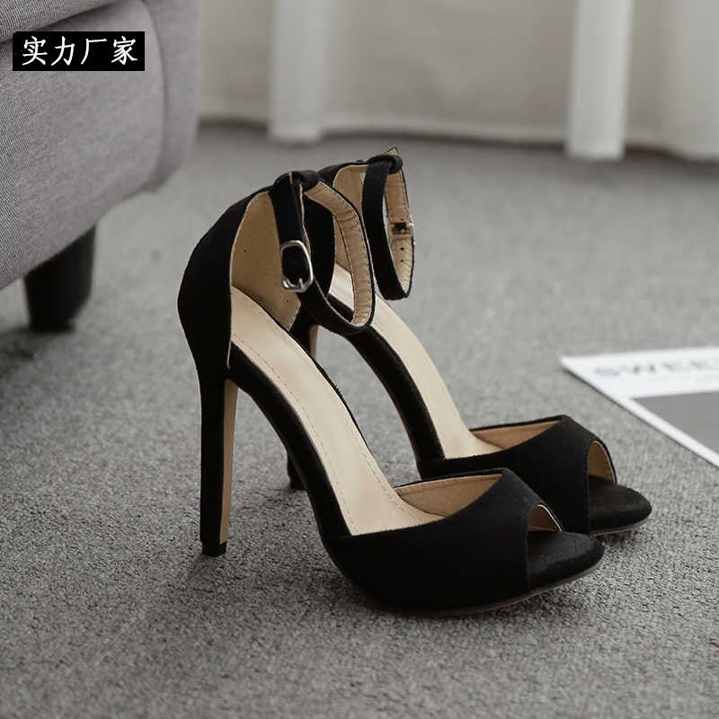 Graceful Orthopedic Sandals for Modern Look