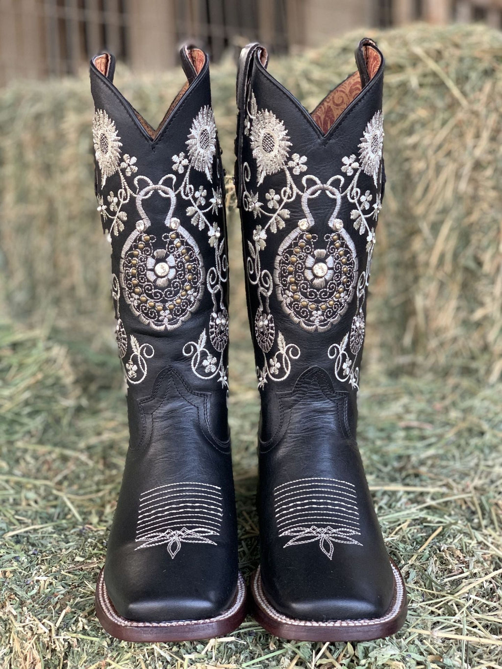 Graceful Orthopedic Boots for Modern Look