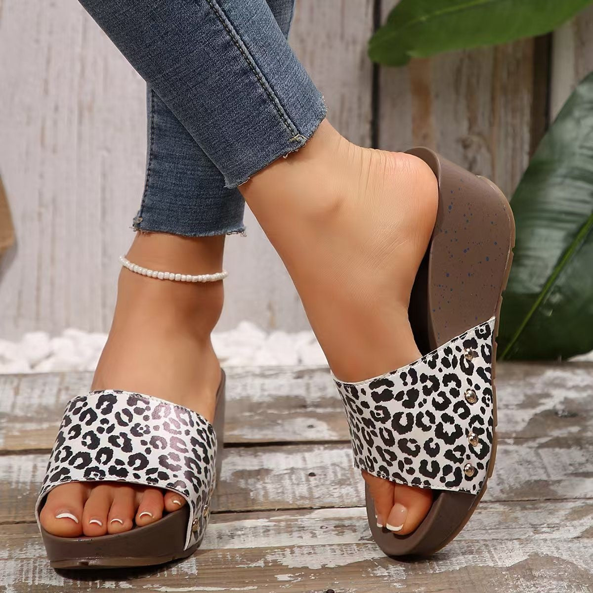 Graceful Orthopedic Sandals for Modern Look