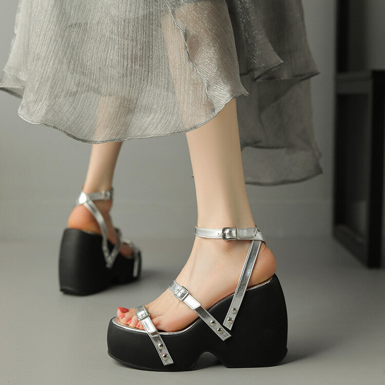 Graceful Orthopedic Sandals for Modern Look