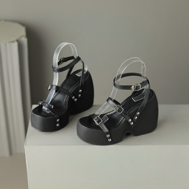 Graceful Orthopedic Sandals for Modern Look