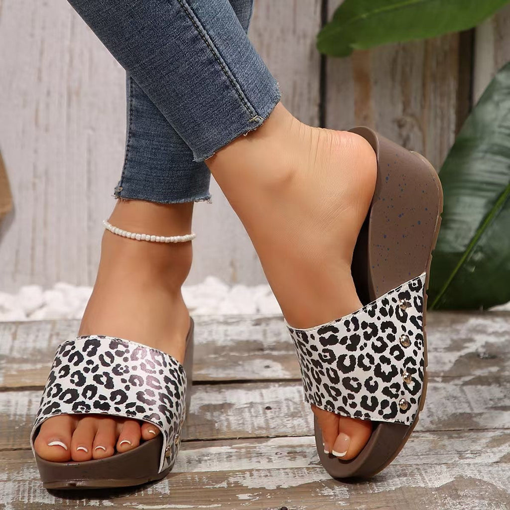 Graceful Orthopedic Sandals for Modern Look