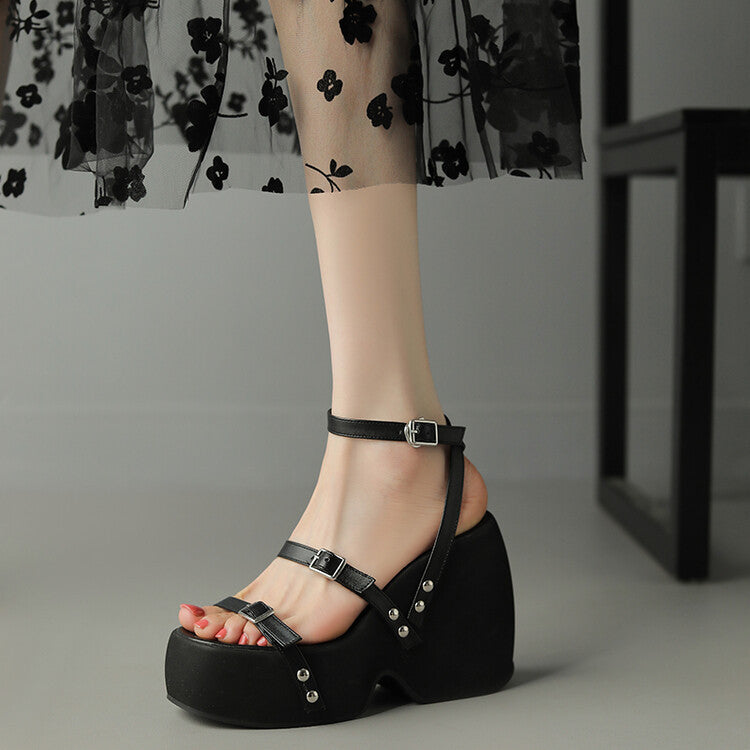 Graceful Orthopedic Sandals for Modern Look