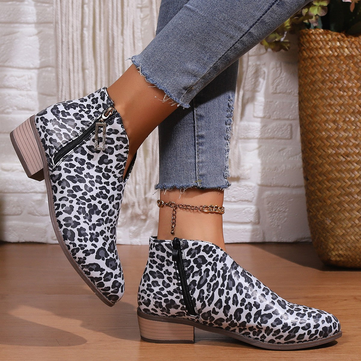 Graceful Orthopedic Boots for Modern Look