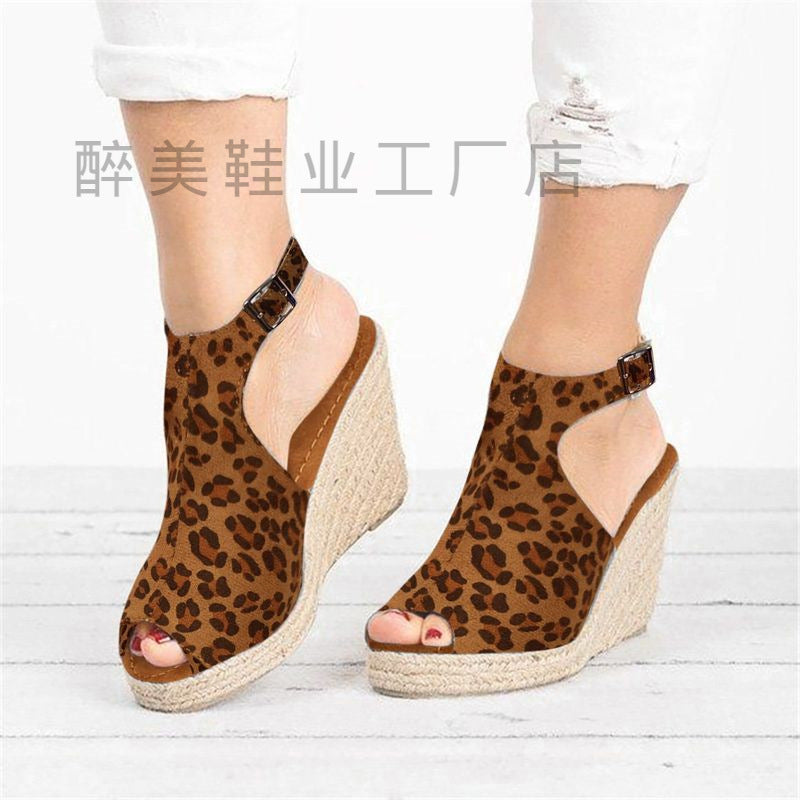 Graceful Orthopedic Sandals for Modern Look