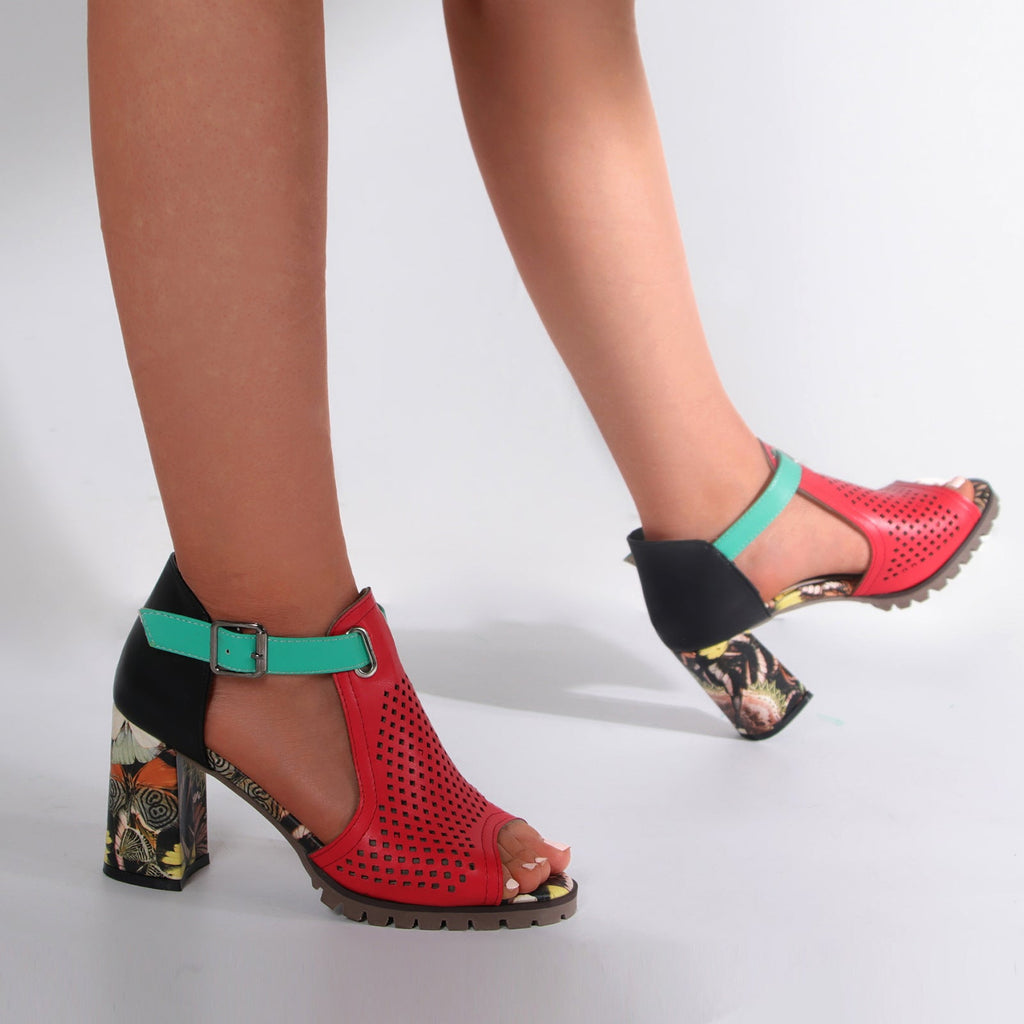 Graceful Orthopedic Sandals for Modern Look
