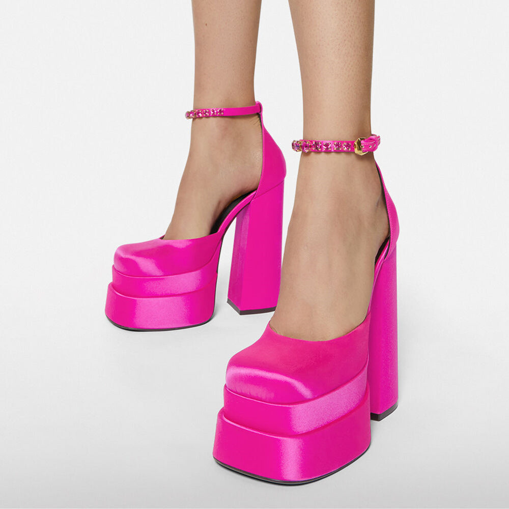 Graceful Orthopedic Sandals for Modern Look