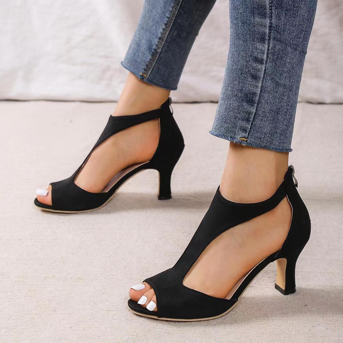 Chic Orthopedic Sandals with Unique Design