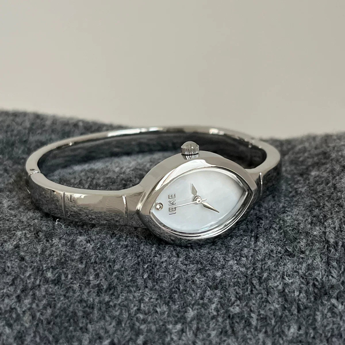 Oval Bracelet Watch With Metal Strap