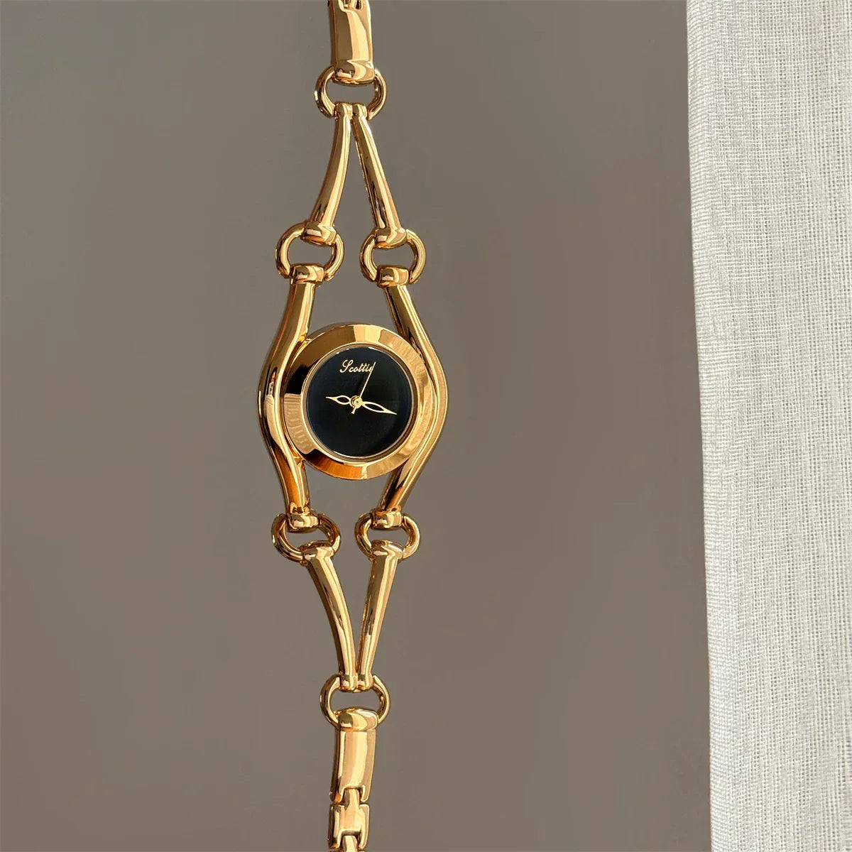 Concave Bracelet Chain Watch