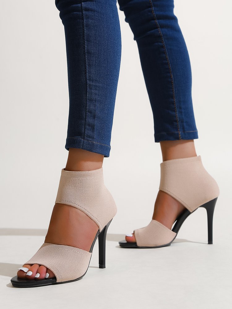 Graceful Orthopedic Sandals for Modern Look