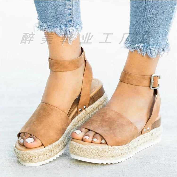 Chic Orthopedic Sandals with Unique Design