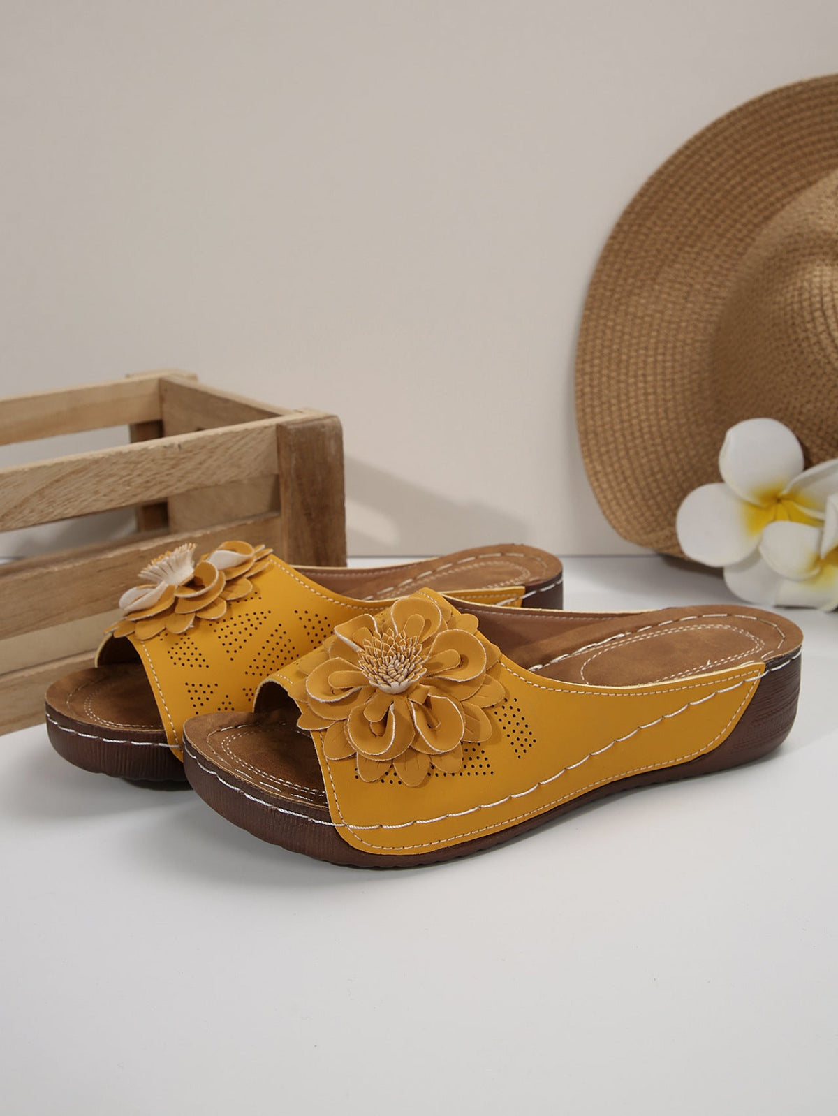 Chic Orthopedic Sandals with Unique Design